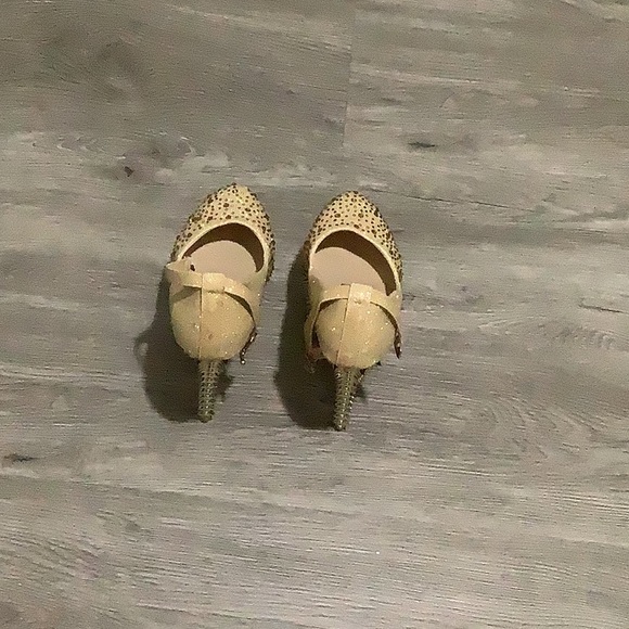 Yan Yi Shi Shang Champagne Stiletto Heels - Picture 3 of 9